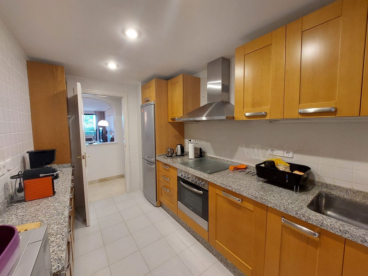 Ekskluzywny apartament parterowy na sprzedaż w Benahavís Ec B Bf B Ce A