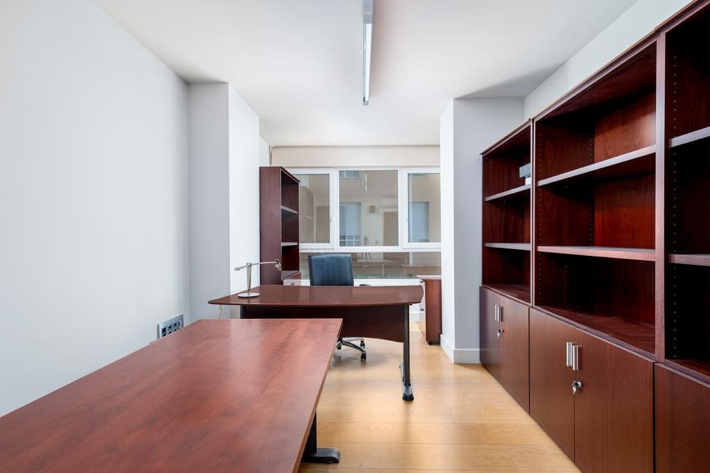 Apartament na sprzedaż na środkowym piętrze w Malaga Hiszpania Cc F C E Ff D B E
