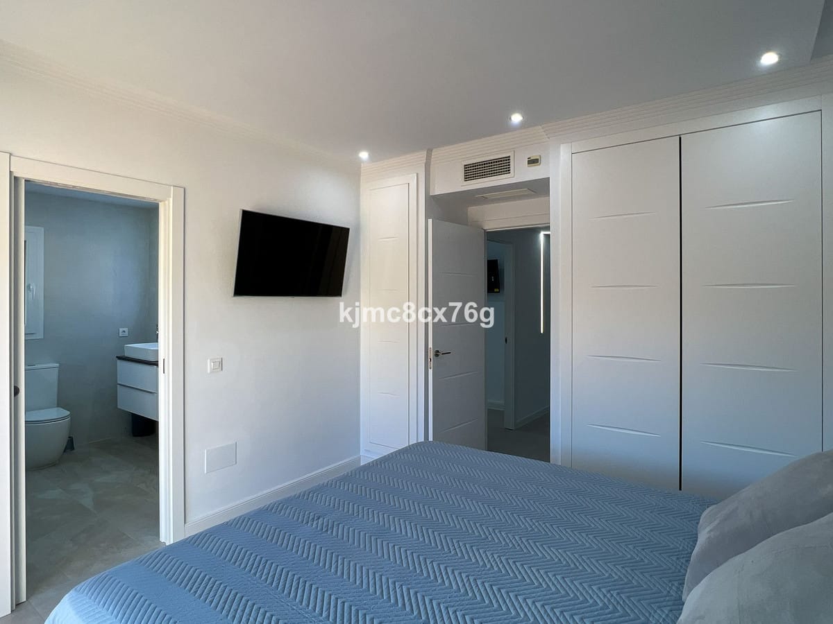 Pół bliźniaka z ogrodem w Riviera del Sol, Hiszpania Cc F C E Ff D B E