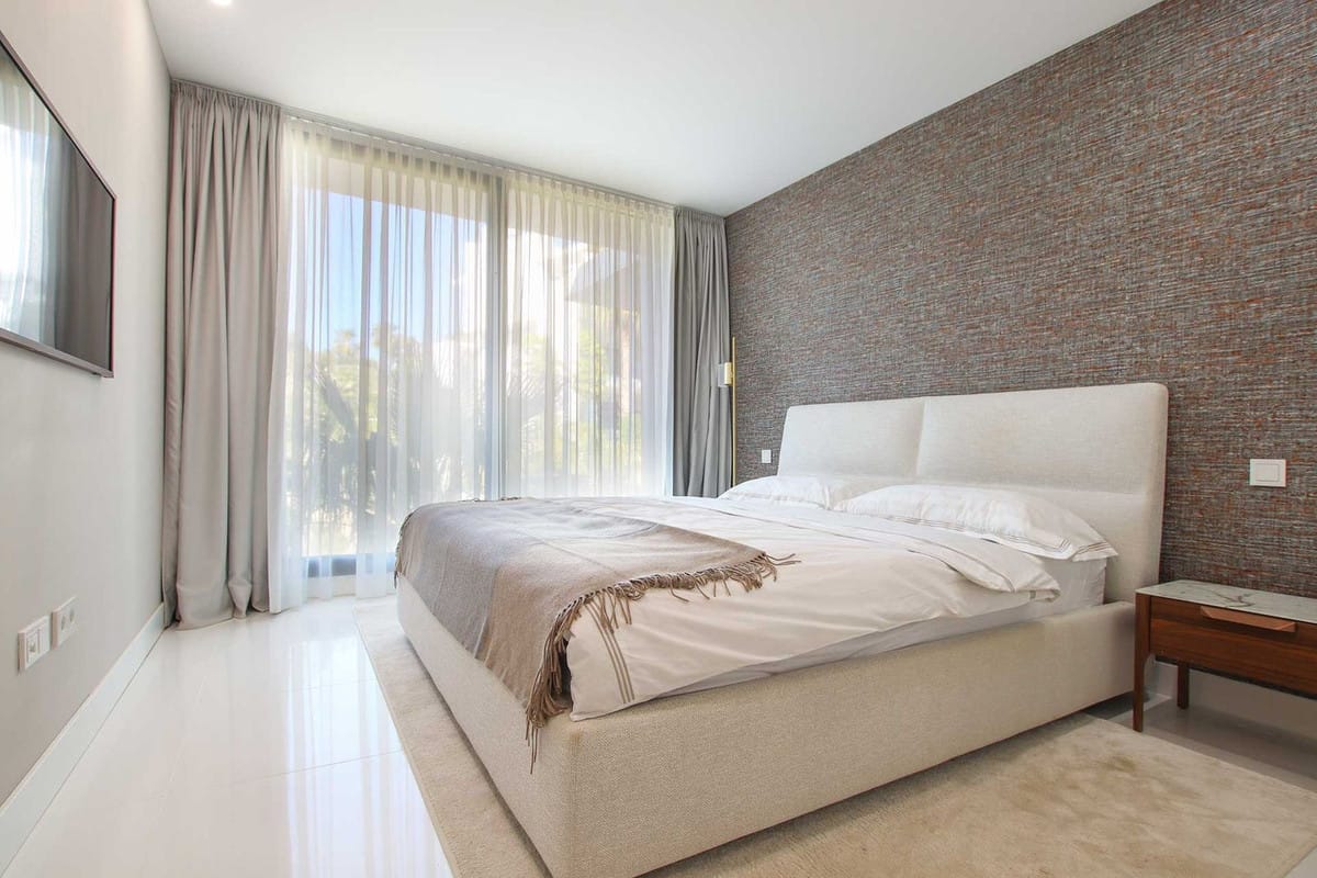 Penthouse dwupoziomowy w Benahavís, Hiszpania Cc F C E Ff D B E