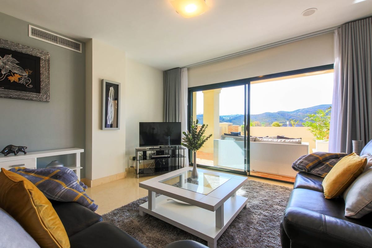 Uroczy apartament na parterze w Benahavís - Nieruchomość na sprzedaż, Hiszpania D Ed Da A D C D E D