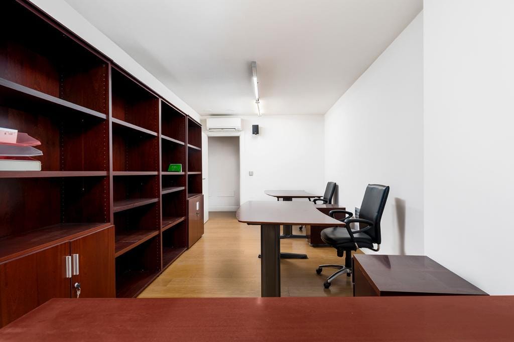 Apartament na sprzedaż na środkowym piętrze w Malaga Hiszpania D Ed Da A D C D E D