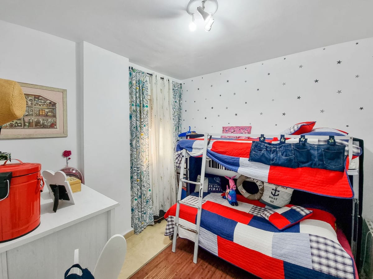 Apartament, Mieszkanie na średnim piętrze w San Luis de Sabinillas Hiszpania D Ed Da A D C D E D