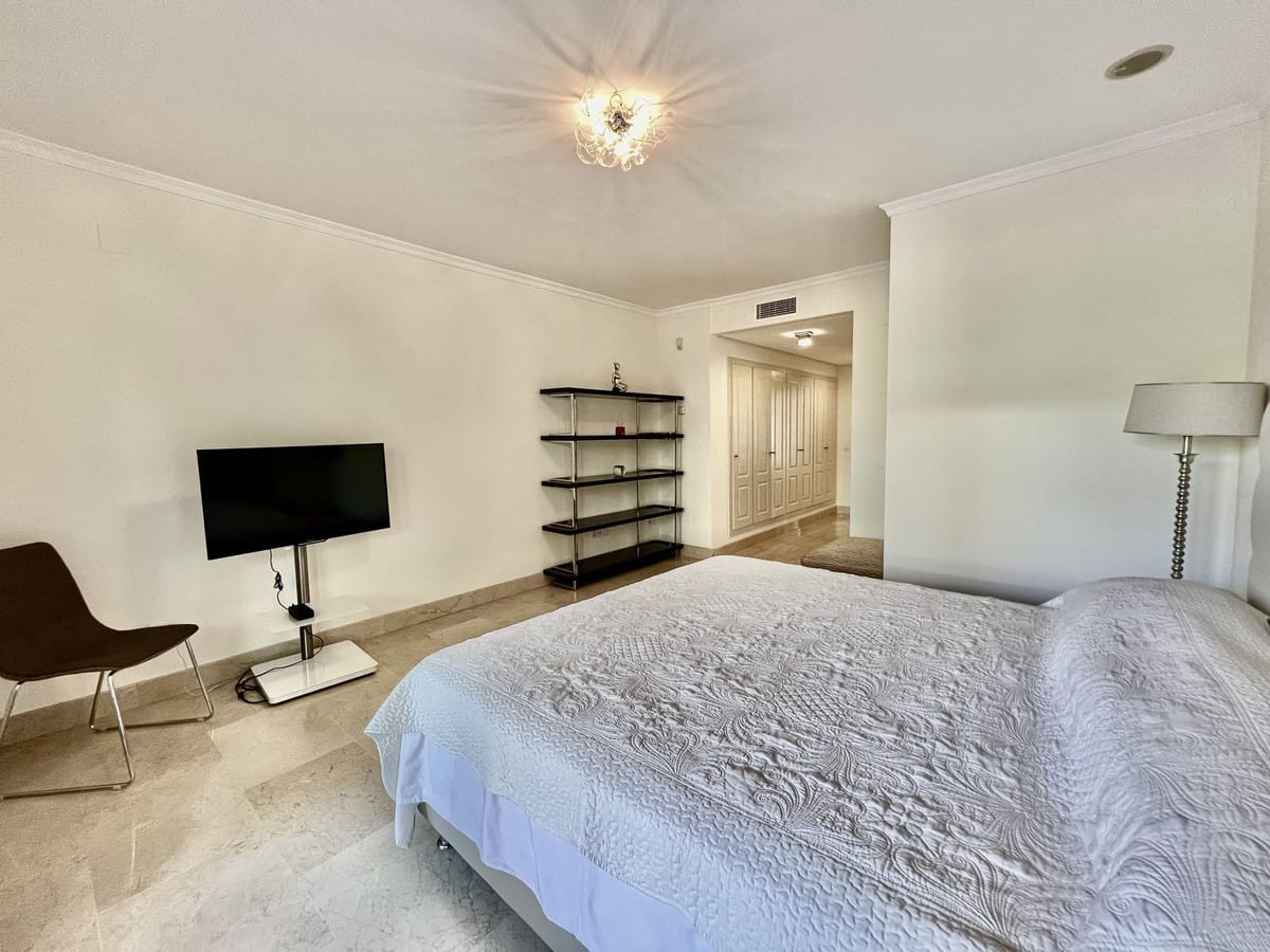 Przestronny apartament na parterze na sprzedaż w The Golden Mile, Hiszpania D Ed Da A D C D E D