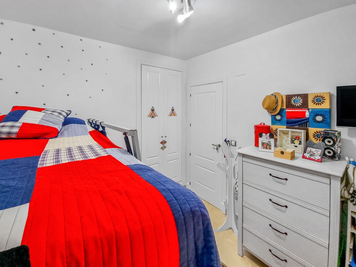 Apartament, Mieszkanie na średnim piętrze w San Luis de Sabinillas Hiszpania D F Cbe Ba Cd Fec Fba Ad