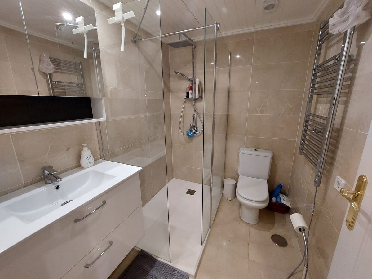 Ekskluzywny apartament parterowy na sprzedaż w Benahavís D F Cbe Ba Cd Fec Fba Ad