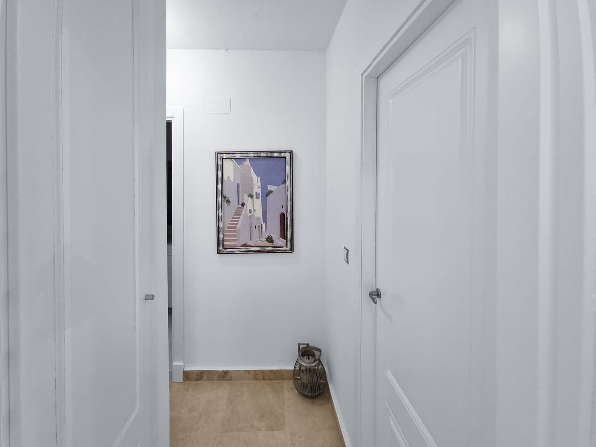Apartament, Mieszkanie na średnim piętrze w San Luis de Sabinillas Hiszpania C E C B F Ec Ee F Ddb