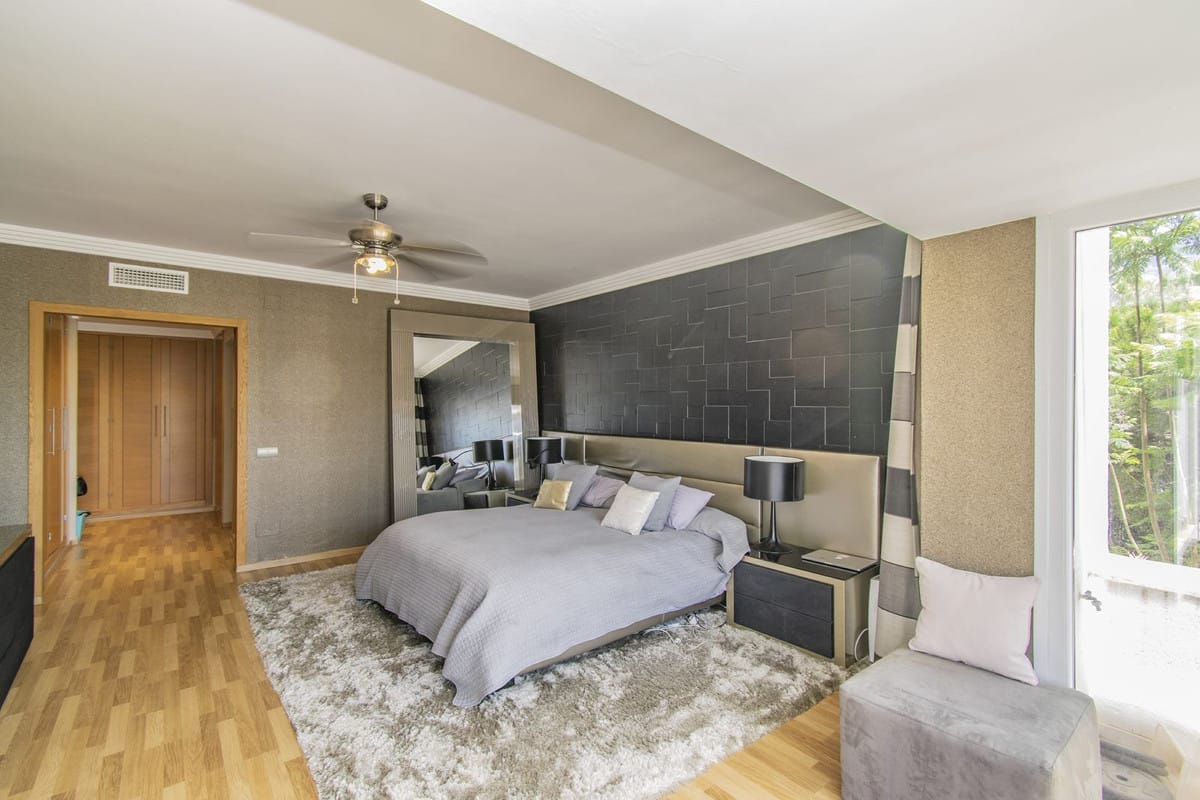 Apartament na środkowym piętrze na sprzedaż w The Golden Mile, Hiszpania C E C B F Ec Ee F Ddb