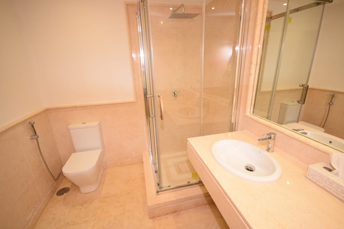 Przestronny apartament parterowy w Benahavís, Hiszpania C E C B F Ec Ee F Ddb