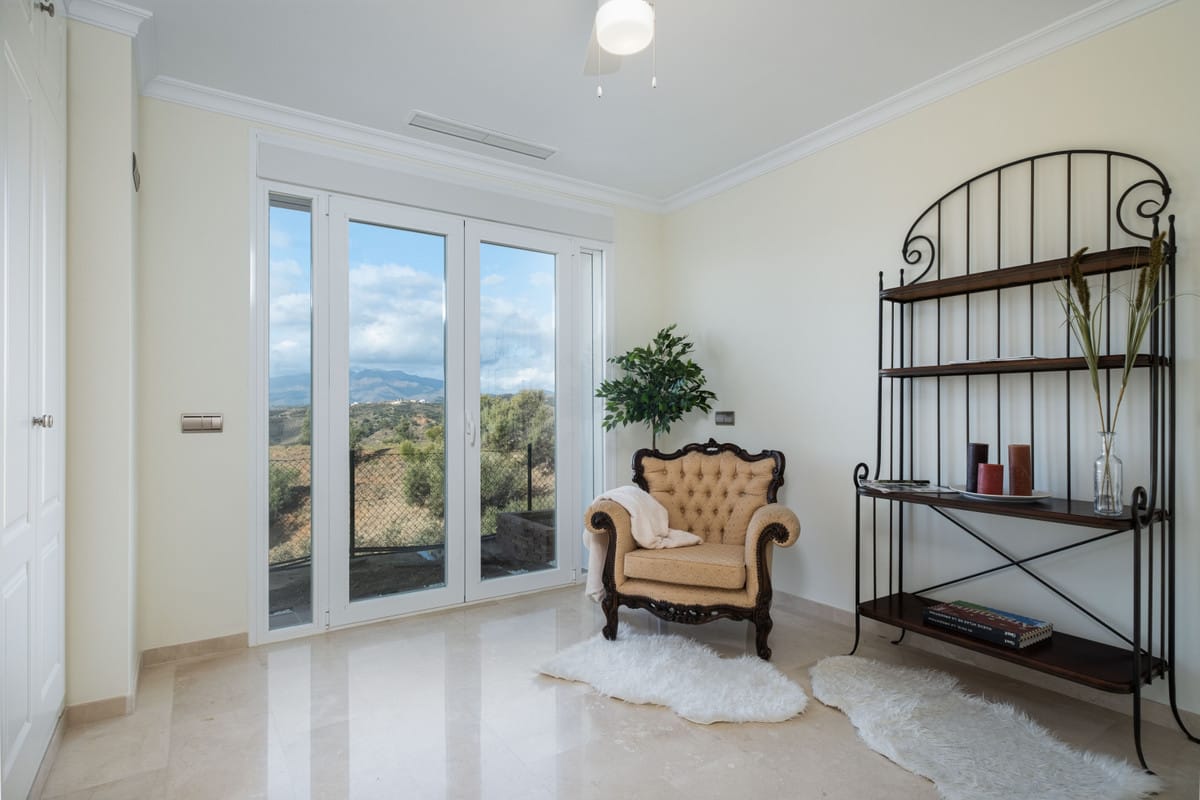 Detached Villa, House in Sierrezuela Hiszpania Bcf E E Bab F A Ac Ac