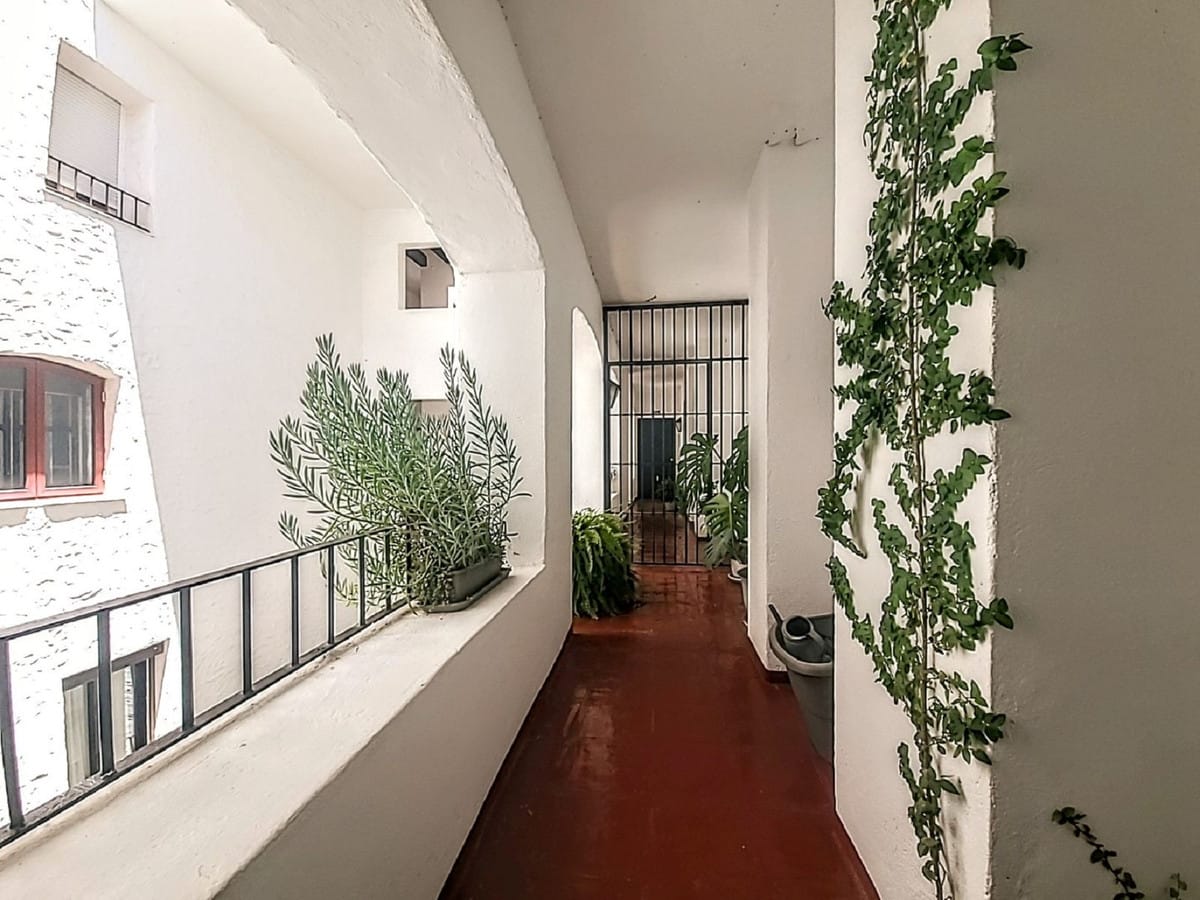 Apartament na środkowym piętrze w Puerto Banús, Hiszpania do sprzedania B C A C A D Eb Dd