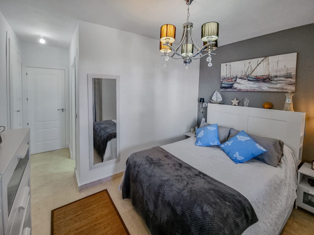 Apartament, Mieszkanie na średnim piętrze w San Luis de Sabinillas Hiszpania B C A C A D Eb Dd