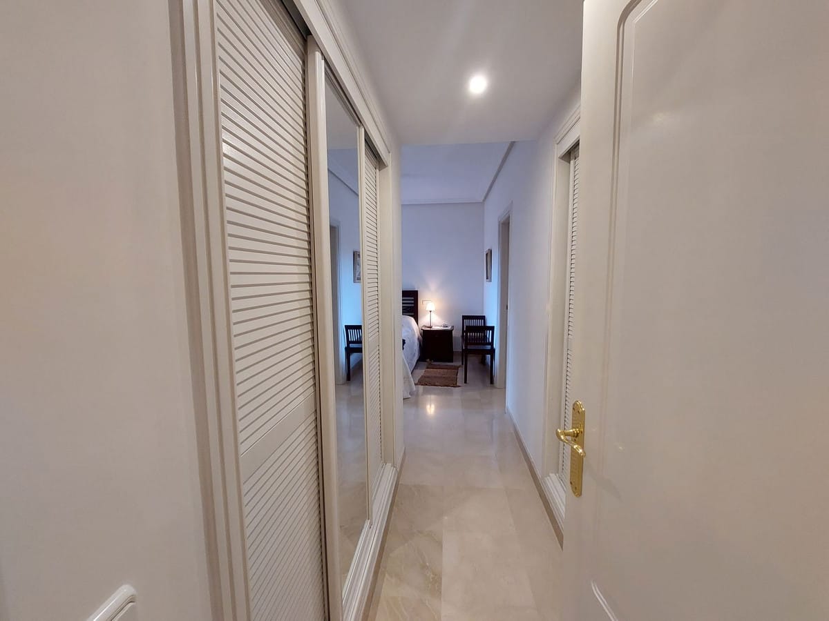 Ekskluzywny apartament parterowy na sprzedaż w Benahavís B C A C A D Eb Dd