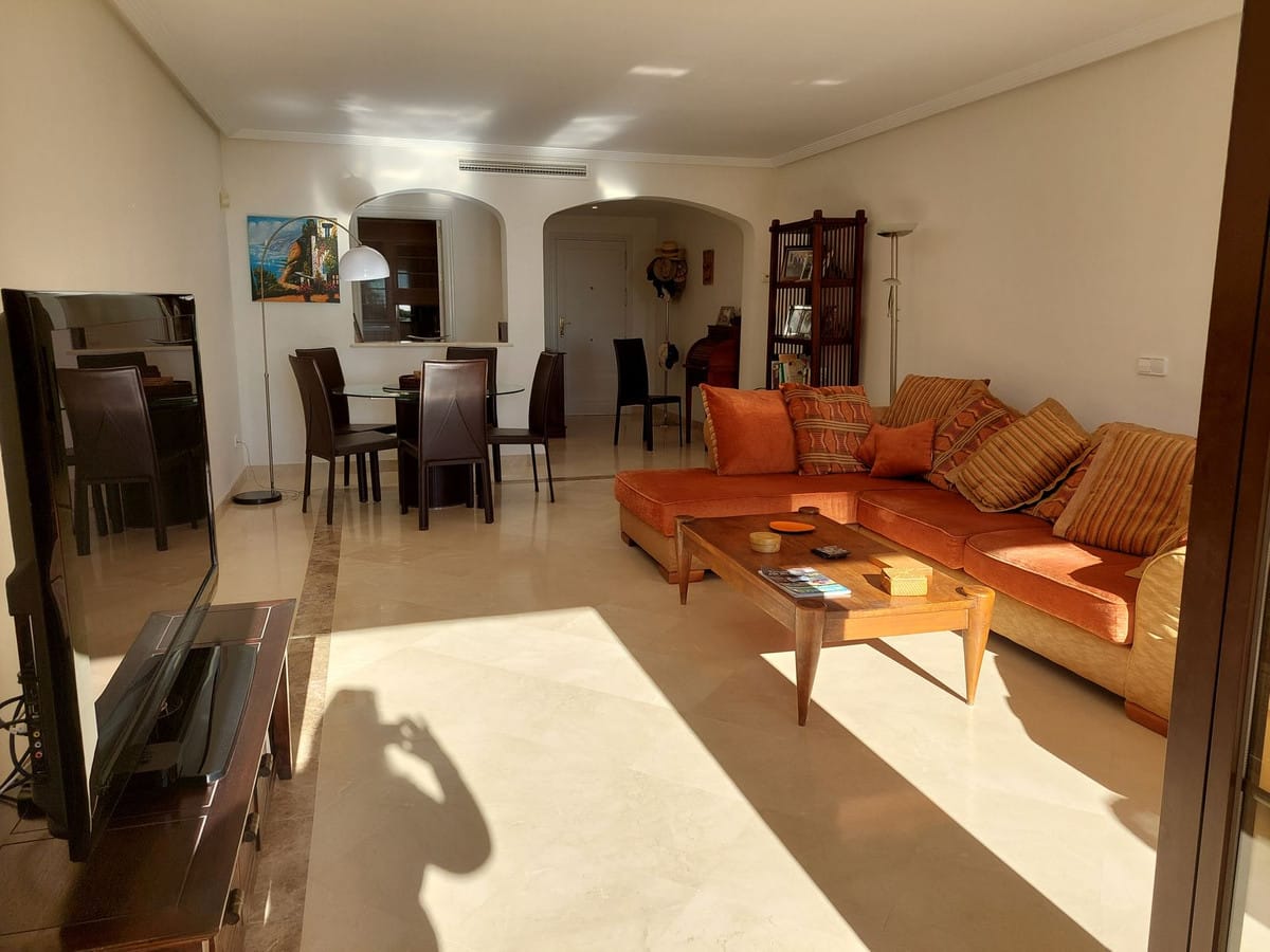Ekskluzywny apartament parterowy na sprzedaż w Benahavís Bbc F D D Ef Dd A