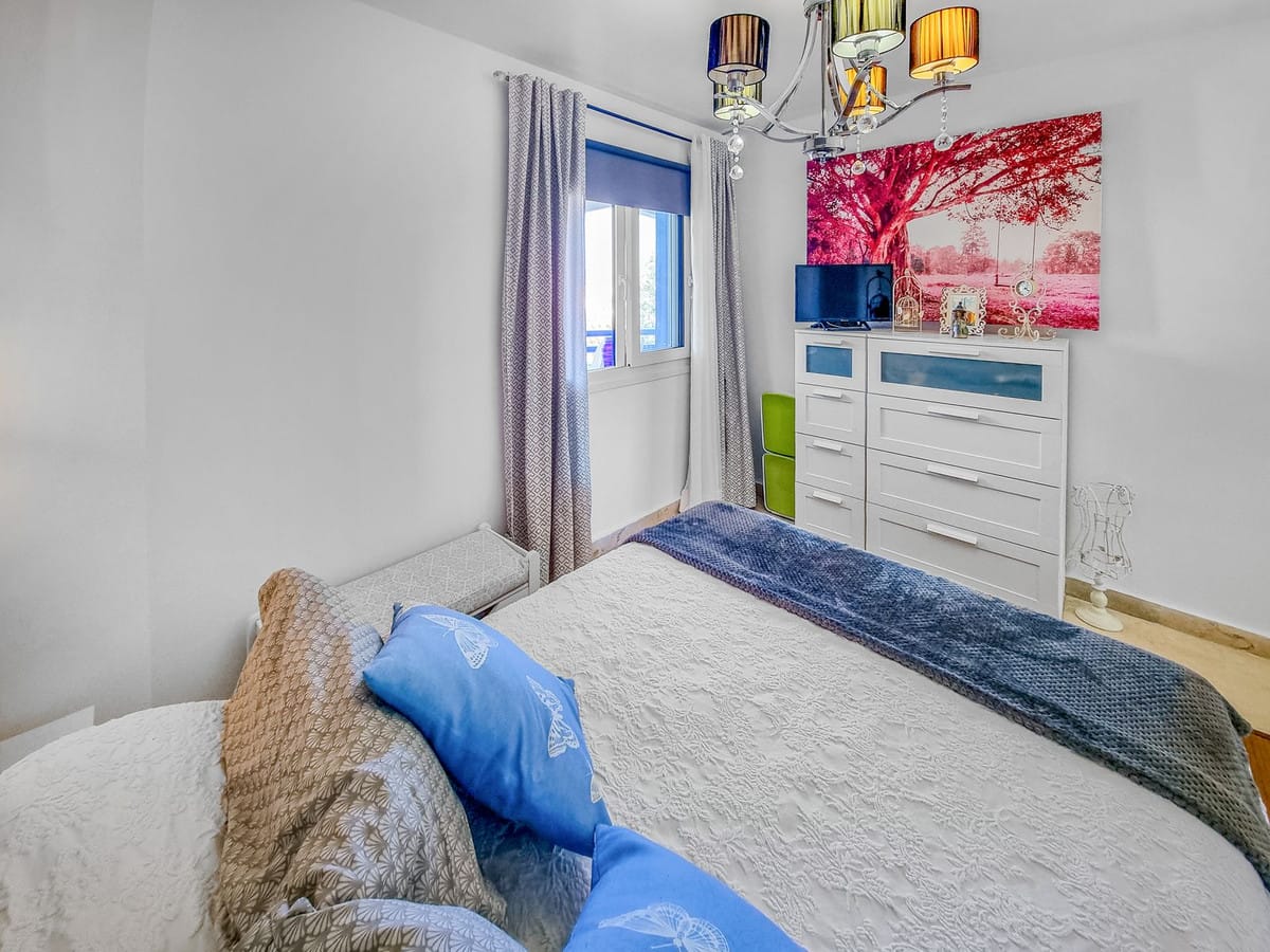 Apartament, Mieszkanie na średnim piętrze w San Luis de Sabinillas Hiszpania E A E Ada E A Fbccfd