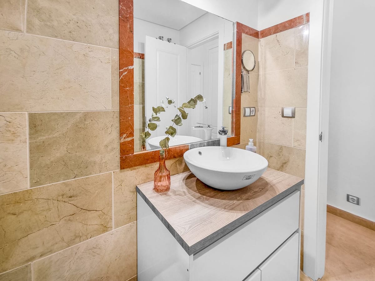 Apartament, Mieszkanie na średnim piętrze w San Luis de Sabinillas Hiszpania F E Bc Ba Ac C Badec F D
