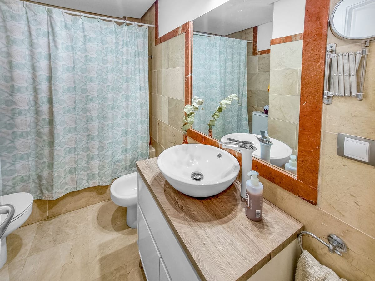 Apartament, Mieszkanie na średnim piętrze w San Luis de Sabinillas Hiszpania Ef A C E E Cd A B Dbf