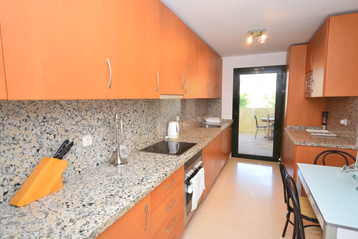 Przestronny apartament parterowy w Benahavís, Hiszpania Ef A C E E Cd A B Dbf
