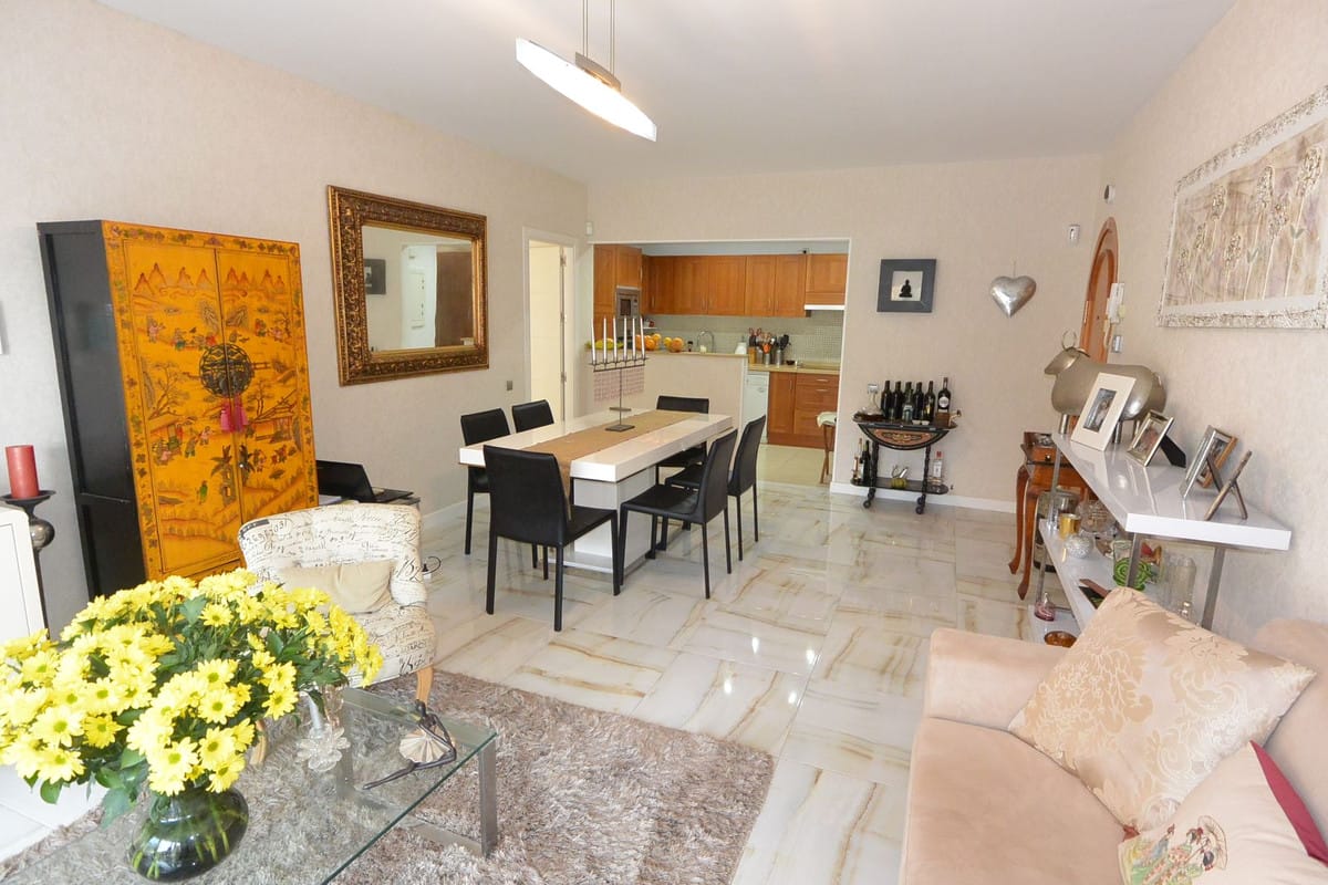 Costa del Sol: Apartament w The Golden Mile na sprzedaż C C F Fa Aecd B B C