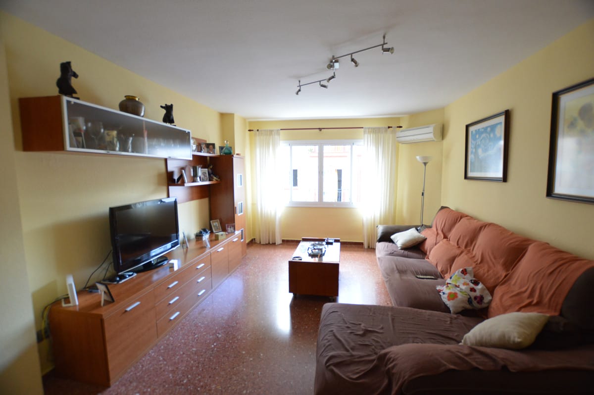 Apartament, Apartament na środkowym piętrze w Los Boliches Hiszpania C C F Fa Aecd B B C