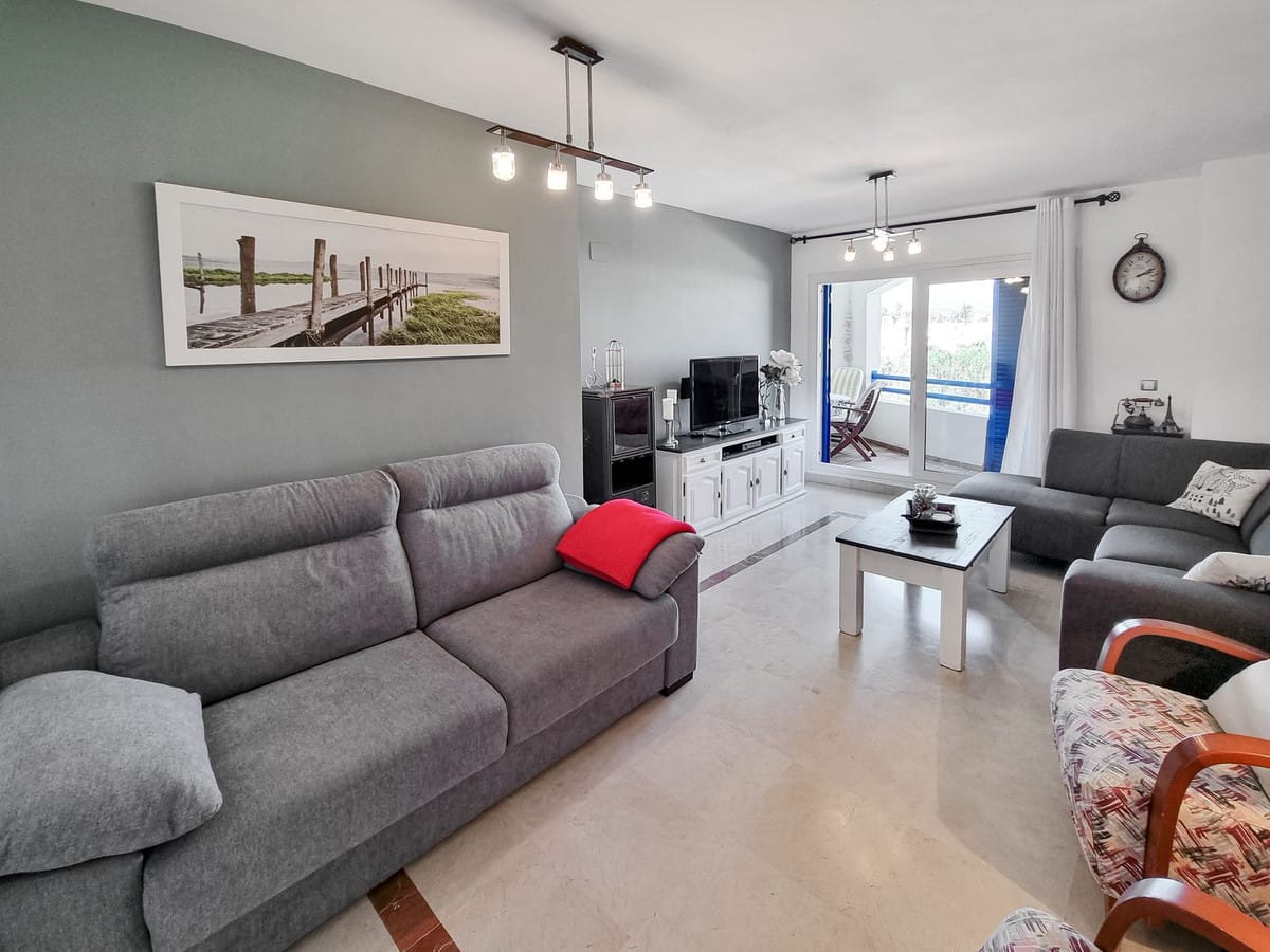 Apartament, Mieszkanie na średnim piętrze w San Luis de Sabinillas Hiszpania C C F Fa Aecd B B C