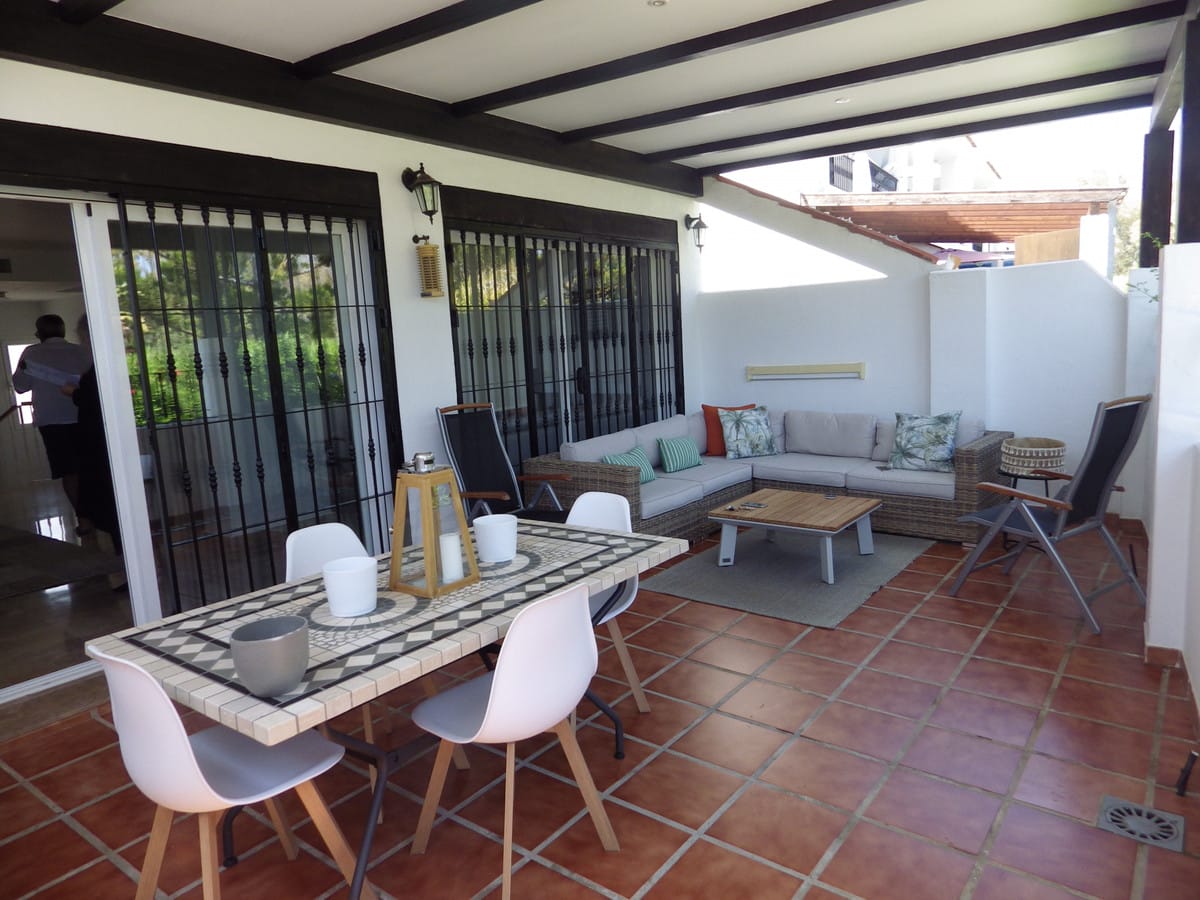 House, Townhouse in Nueva Andalucía Hiszpania C C F Fa Aecd B B C