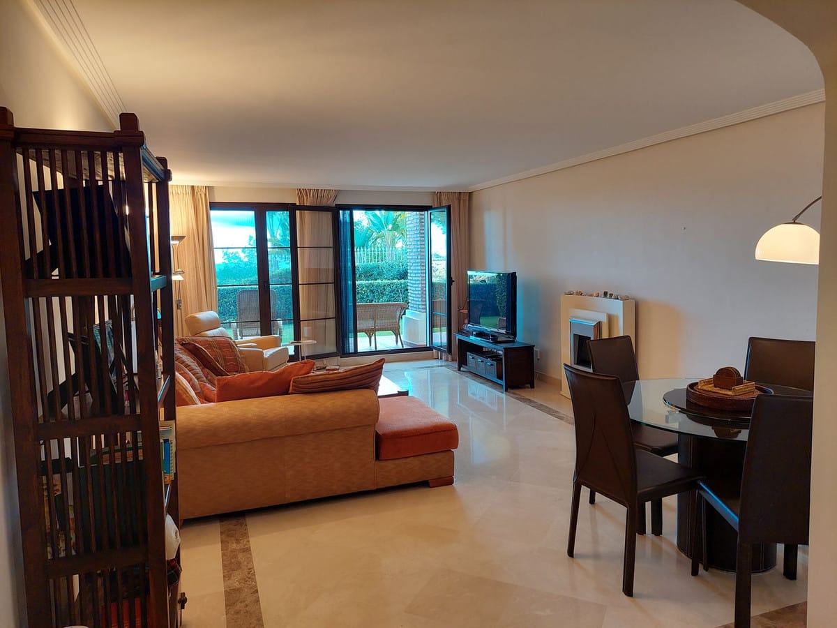Ekskluzywny apartament parterowy na sprzedaż w Benahavís C C F Fa Aecd B B C