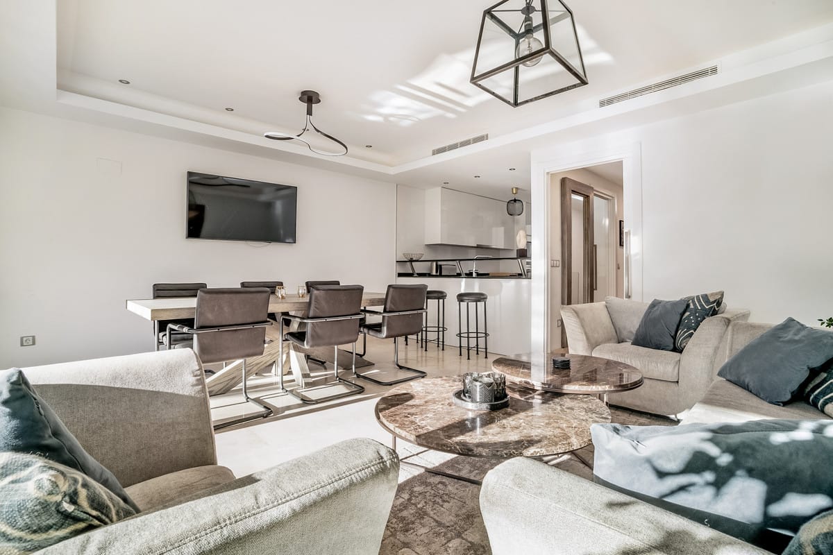 House, Townhouse in The Golden Mile Hiszpania C C F Fa Aecd B B C