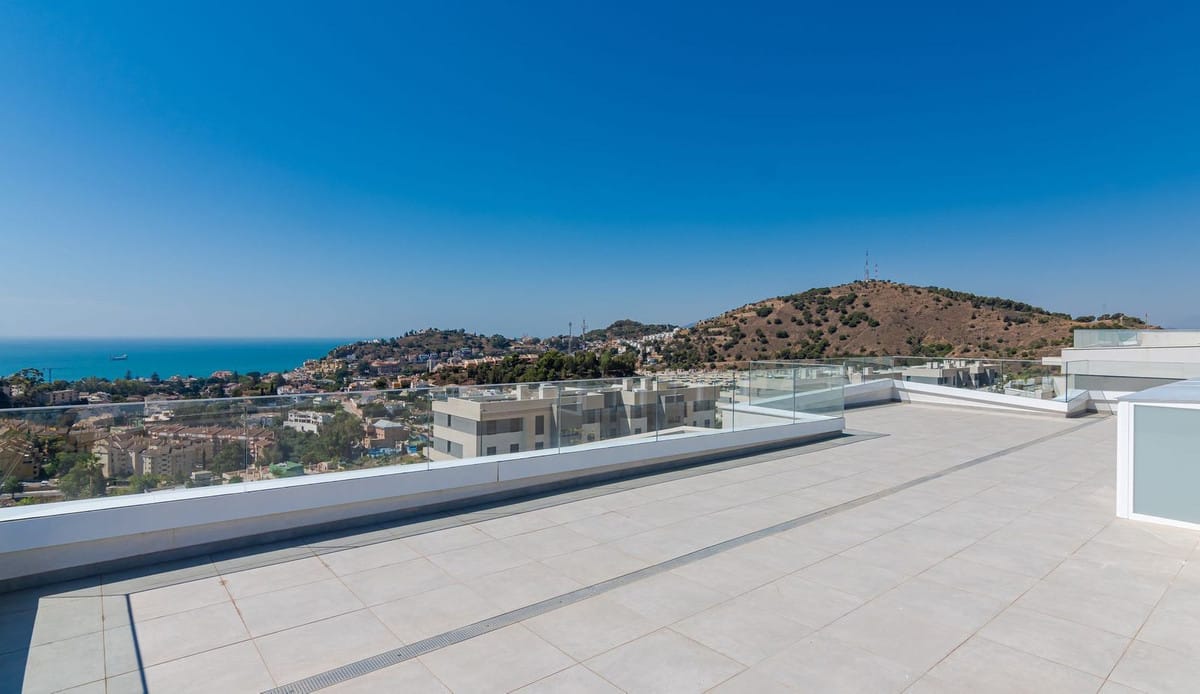Penthouse z tarasem w Málaga, Hiszpania C C F Fa Aecd B B C