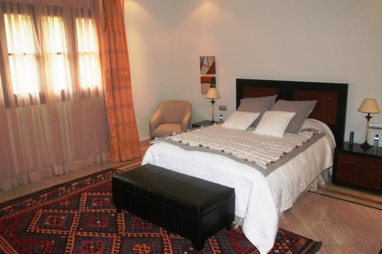 Oferowany dom w malowniczej Sierra Blanca, Hiszpania F C A C C Ff Cc C