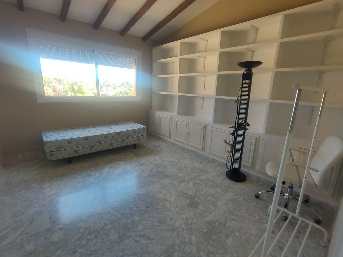 Apartament, Penthouse Duplex w Guadalmina Baja Hiszpania Aa F Fc A D D Badfe B F