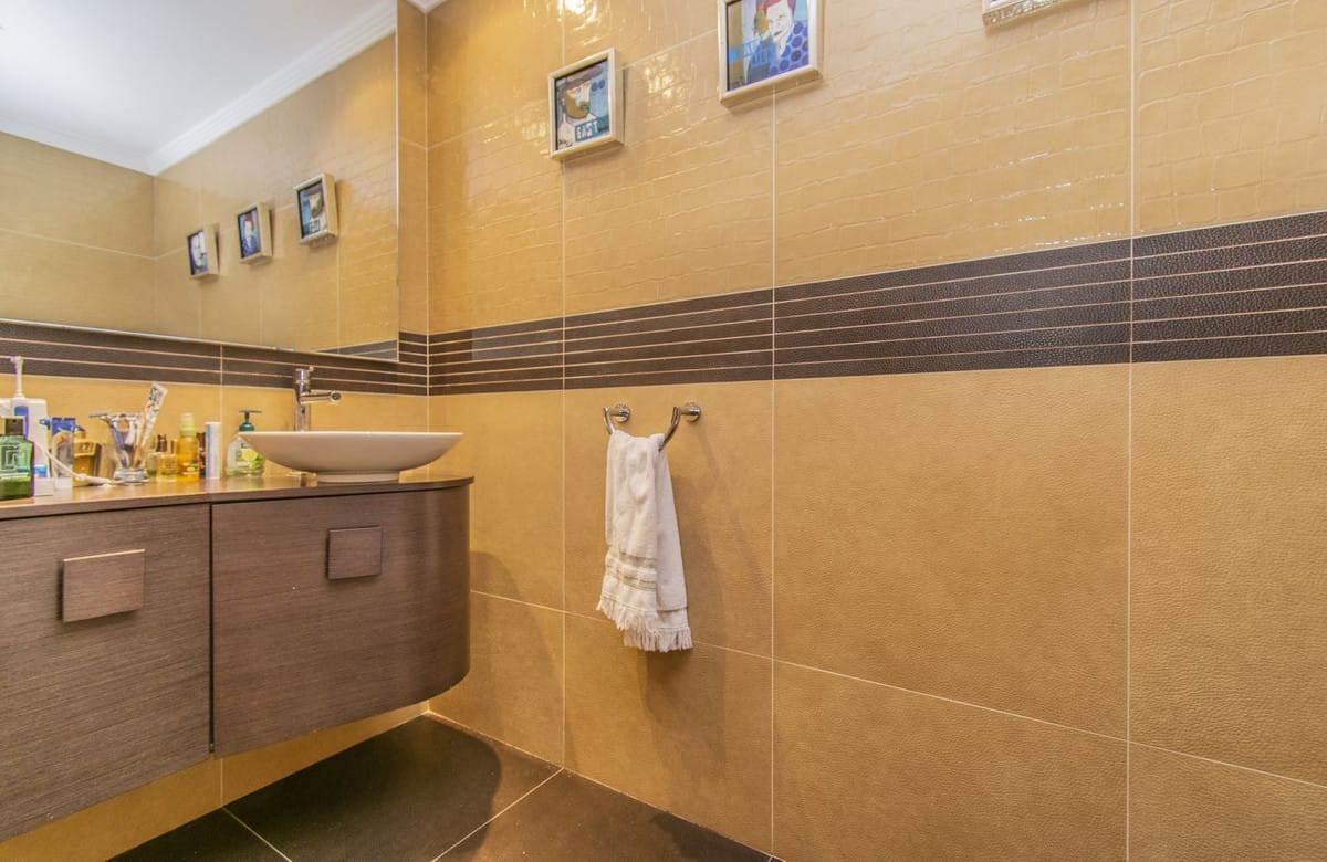 Apartament na środkowym piętrze na sprzedaż w The Golden Mile, Hiszpania E A Fb C D D Ccd Db