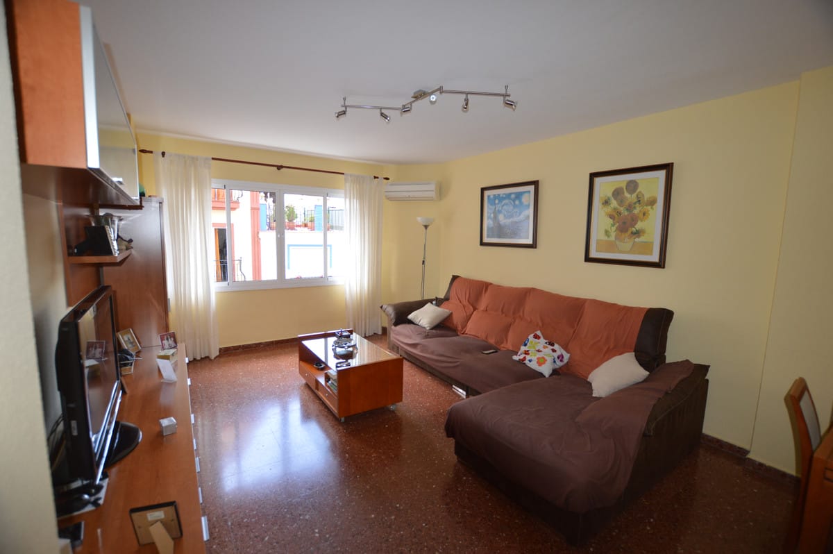 Apartament, Apartament na środkowym piętrze w Los Boliches Hiszpania Ad Cbd Be C A Ef