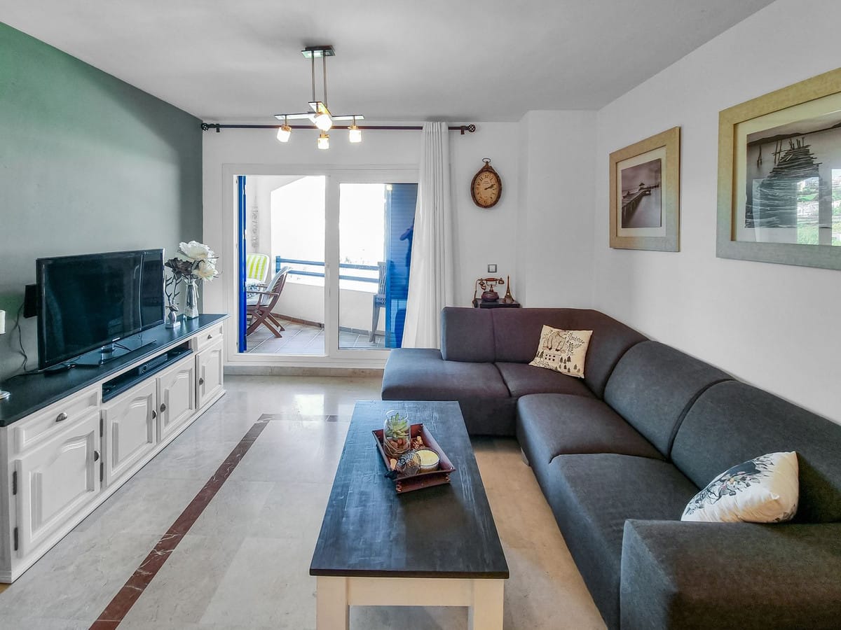Apartament, Mieszkanie na średnim piętrze w San Luis de Sabinillas Hiszpania Ad Cbd Be C A Ef