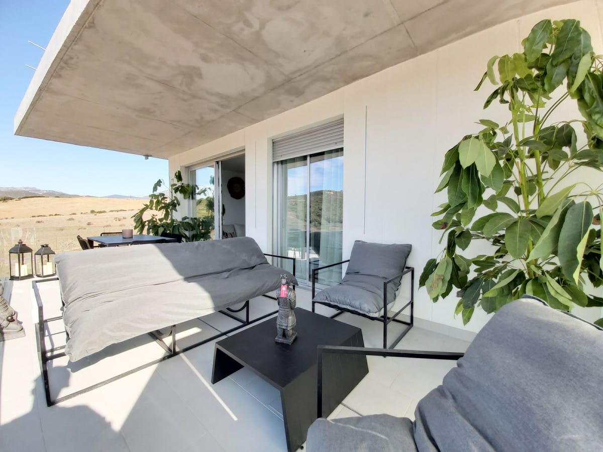 Hiszpania: Sprzedam apartament na środkowym piętrze w Estepona Ad Cbd Be C A Ef