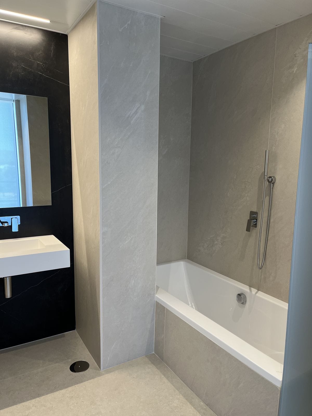 Apartament, Mieszkanie na środkowym piętrze w Torremolinos Hiszpania Aa Ddec A Ad Aa B D C