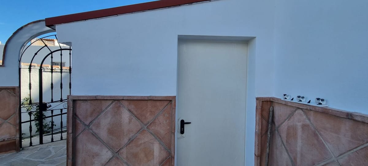 Pół bliźniaka z ogrodem w Manilvie, Hiszpania Aa Ddec A Ad Aa B D C