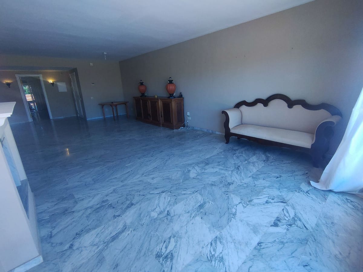 Apartament, Penthouse Duplex w Guadalmina Baja Hiszpania E Bcc C D Ce Beb C A