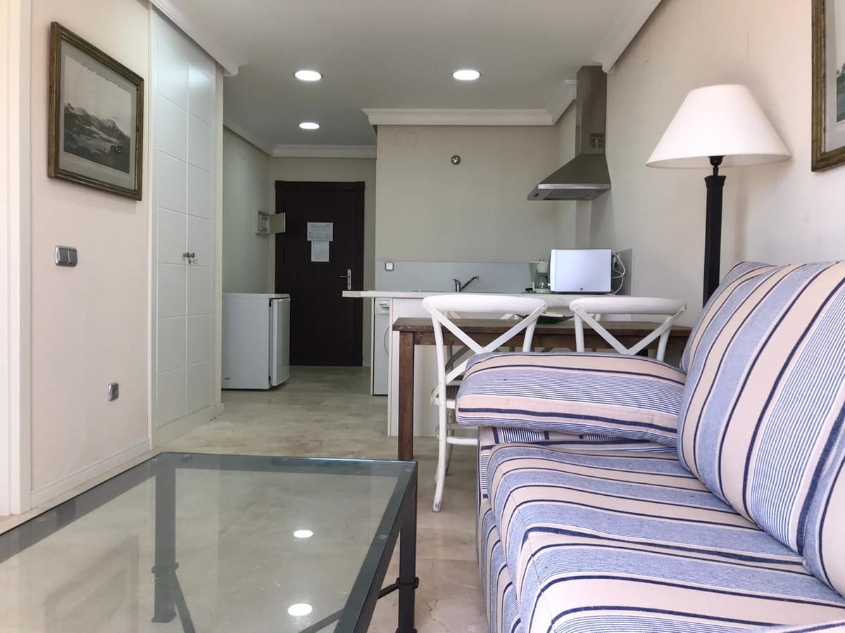 Apartament, Apartament na środkowym piętrze w Manilva Hiszpania E Bcc C D Ce Beb C A