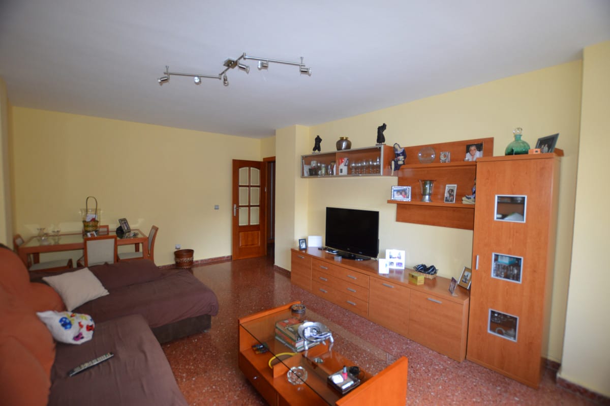 Apartament, Apartament na środkowym piętrze w Los Boliches Hiszpania E Bcc C D Ce Beb C A