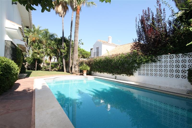 Detached Villa, House in Los Monteros Hiszpania E Bcc C D Ce Beb C A