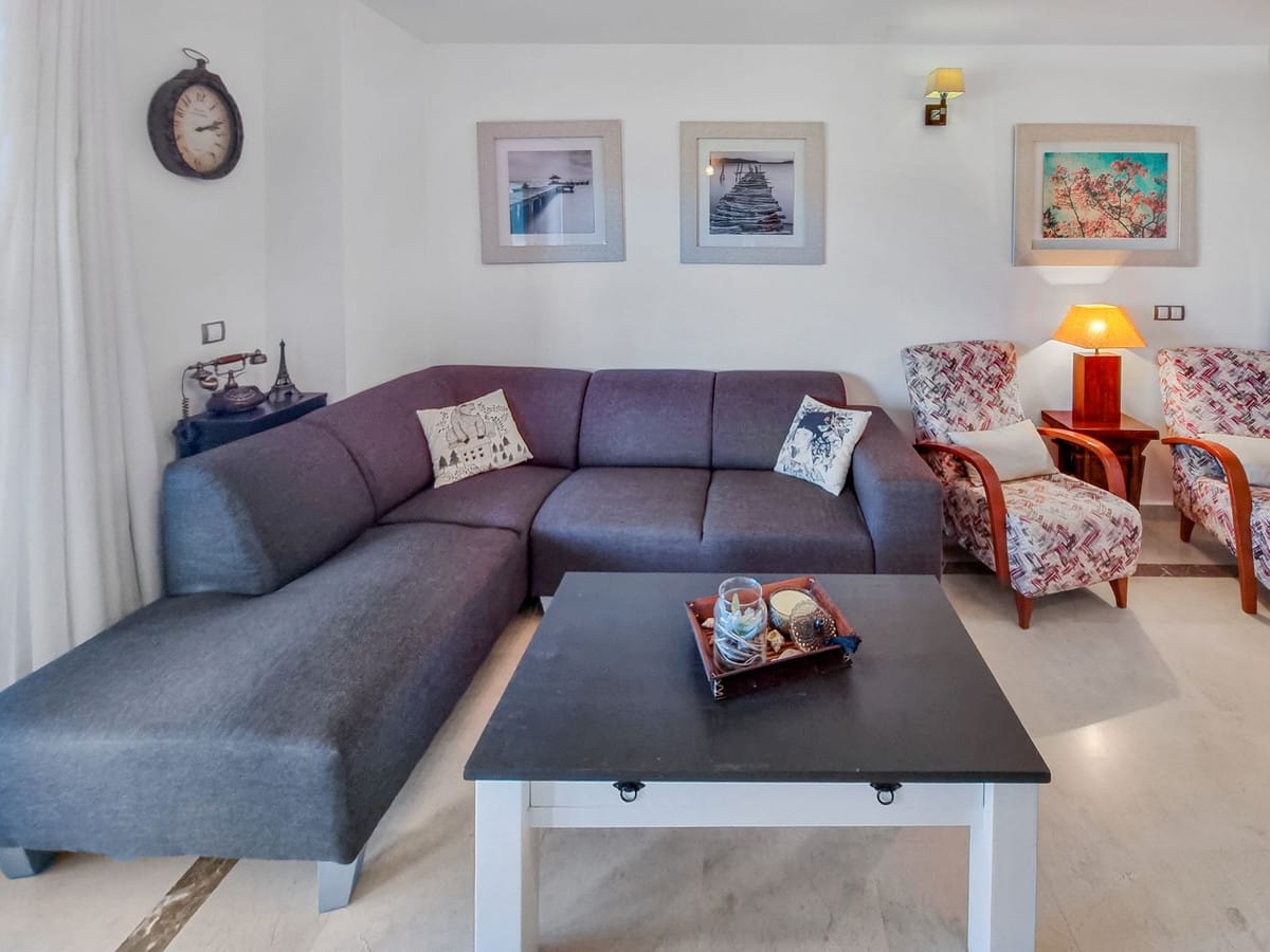 Apartament, Mieszkanie na średnim piętrze w San Luis de Sabinillas Hiszpania E Bcc C D Ce Beb C A