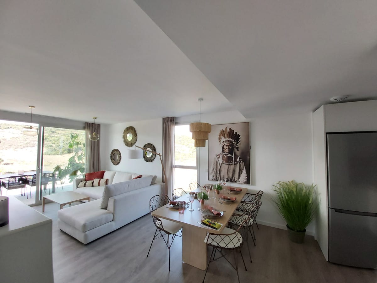 Hiszpania: Sprzedam apartament na środkowym piętrze w Estepona E Bcc C D Ce Beb C A