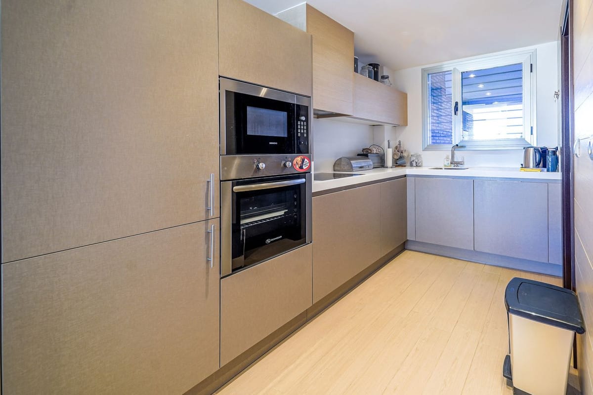 Parterowy apartament do zakupu w Benahavís, Hiszpania E Bcc C D Ce Beb C A