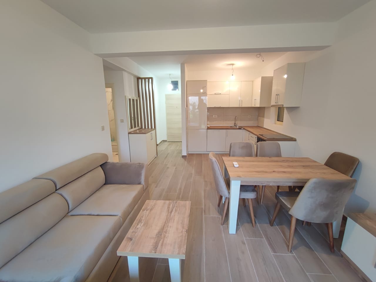 Apartament inwestycyjny w Tivat, Tivat Czarnogóra D B Photo