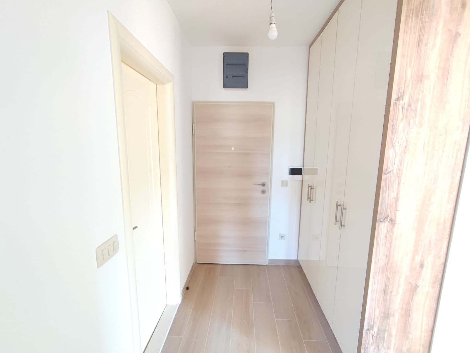 Apartament inwestycyjny w Tivat, Tivat Czarnogóra Af D Bc E B Whatsapp Image At