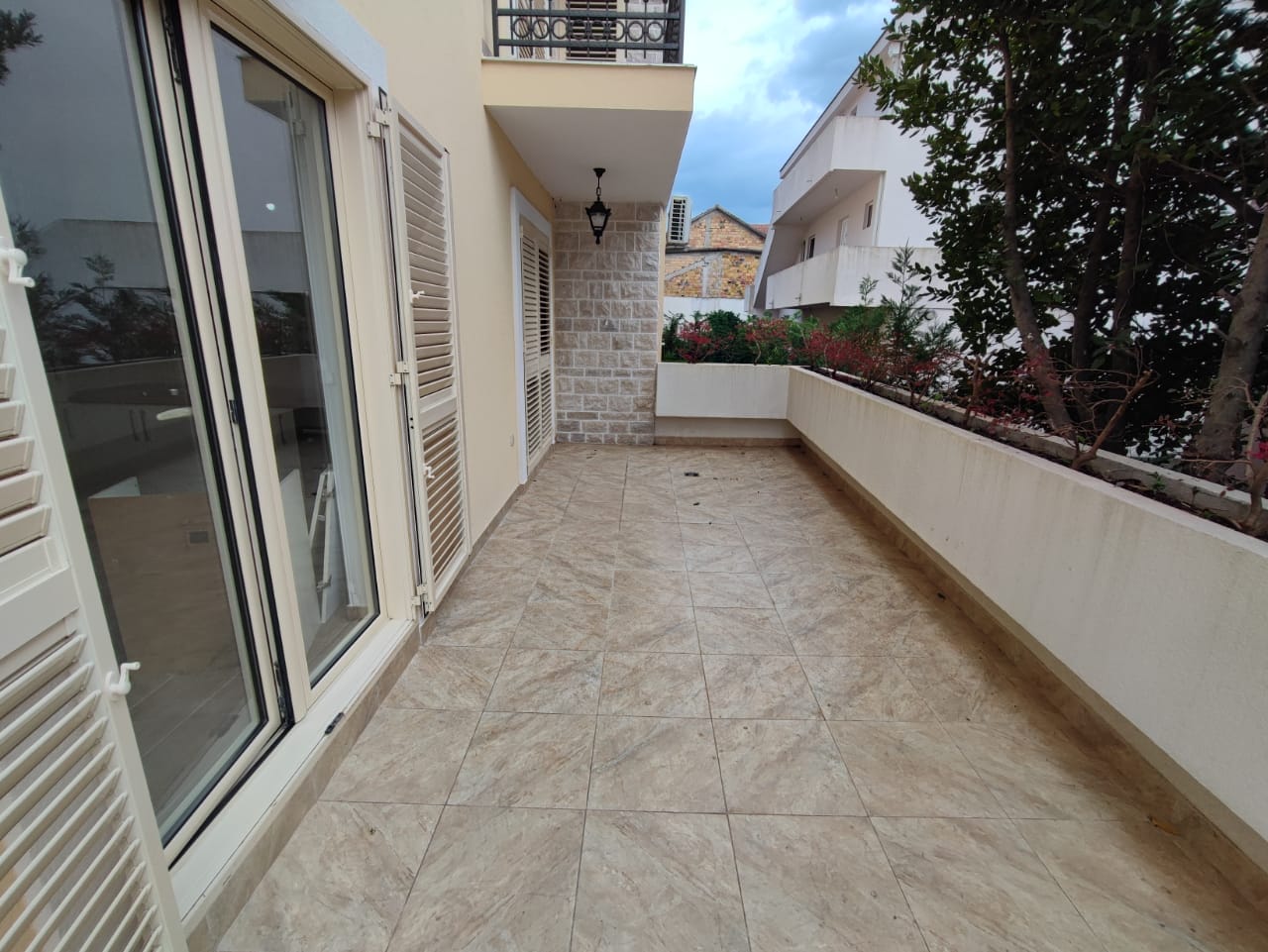 Apartament inwestycyjny w Tivat, Tivat Czarnogóra B F C A Fe F F F Photo