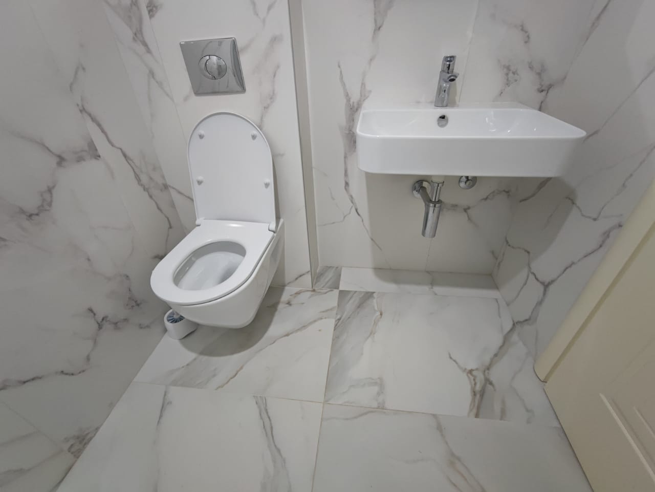 Apartament inwestycyjny w Tivat, Tivat Czarnogóra Bc D E Cc Dd A Photo