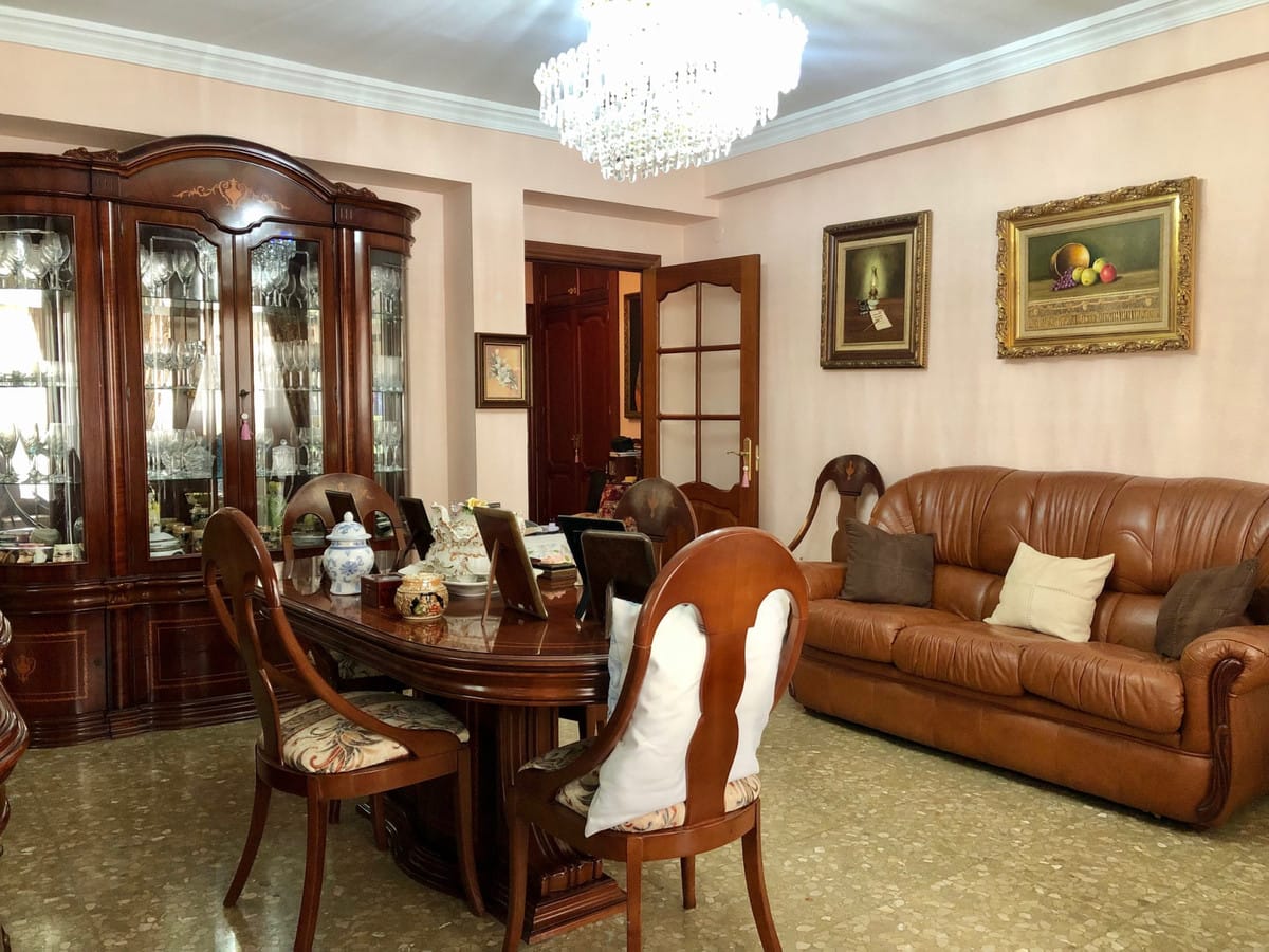 Apartament, Mieszkanie na środkowym piętrze w Malaga Hiszpania Aa Cc B C Bb Af Cd