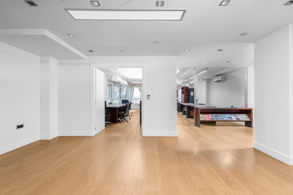 Apartament na sprzedaż na środkowym piętrze w Malaga Hiszpania Aa Cc B C Bb Af Cd